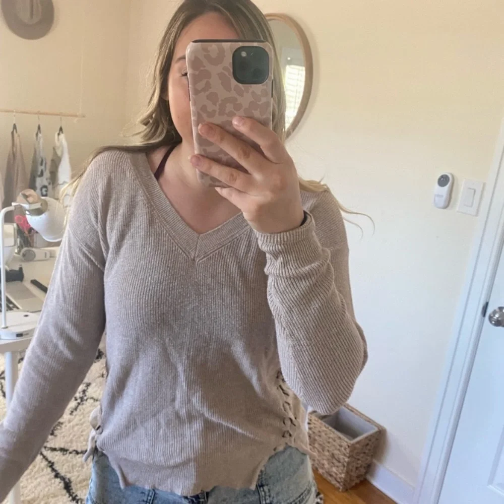 American Eagle sweater